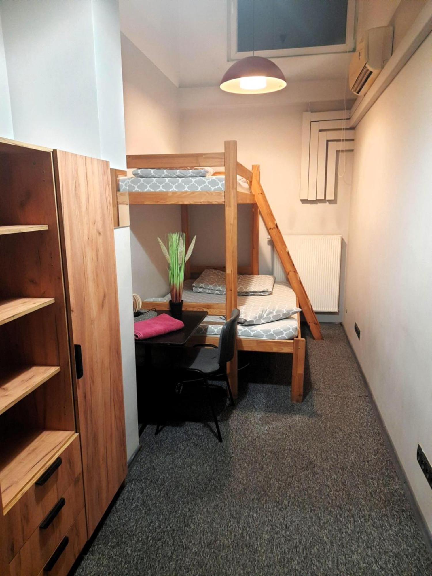 Go Hostel Rewolucji Łódź Exteriör bild